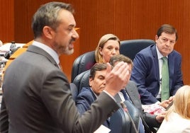 Lo que Vox puede apretar a Mañueco con la tele y la incompatibilidad en sueldos