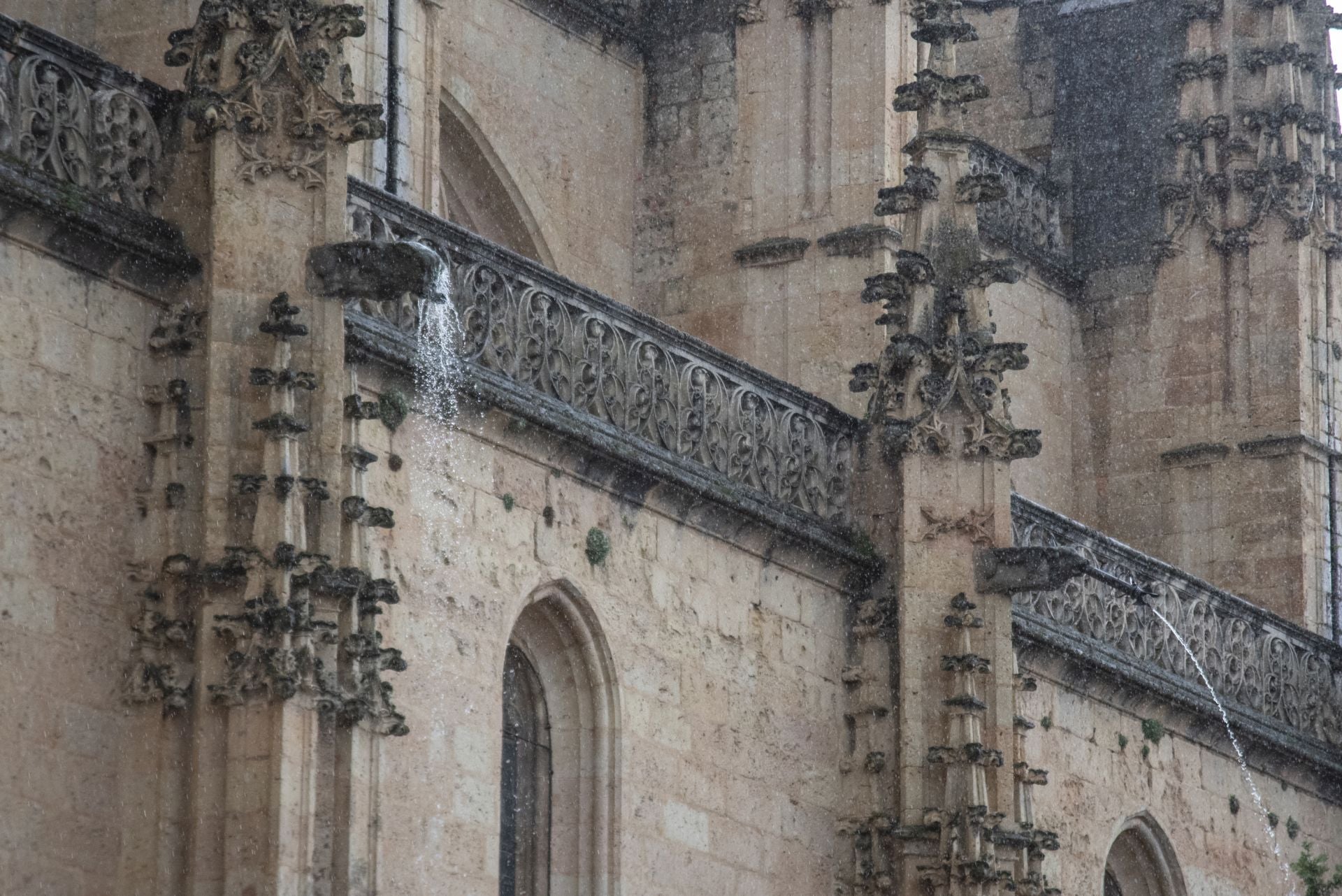 Una tormenta refresca Segovia