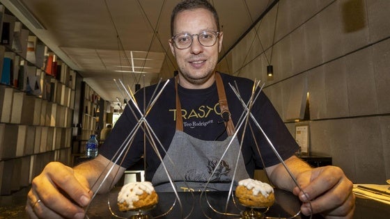 Teo Rodríguez, vigente campeón del Concurso Internacional de Tapas y Pinchos, con la 'Pelusa Brava' con la que participa en el Concurso Provincial de Valladolid 2025.
