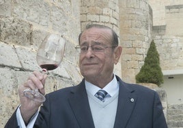 Luis Sanz durante una visita a Peñafiel.