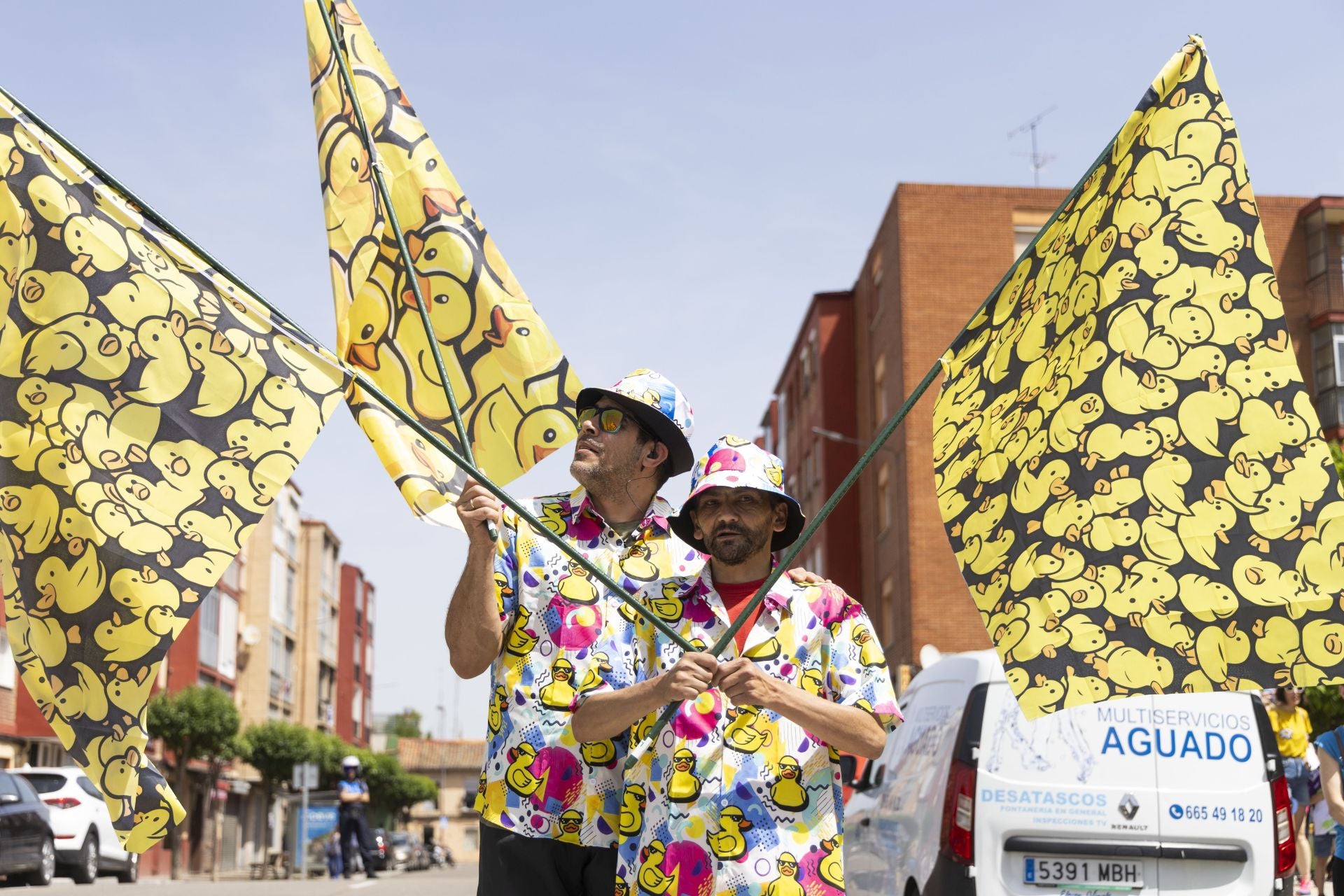 Carrera de patitos de goma solidaria en el Esgueva