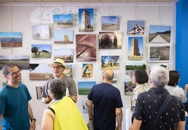 Los vecinos del barrio Belén, en la exposición en honor a la figura Jesús Anta.