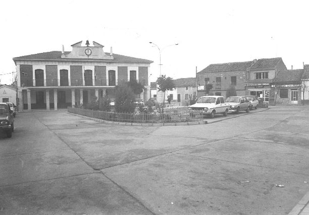 Plaza Mayor con el Ayuntamiento al fondo.
