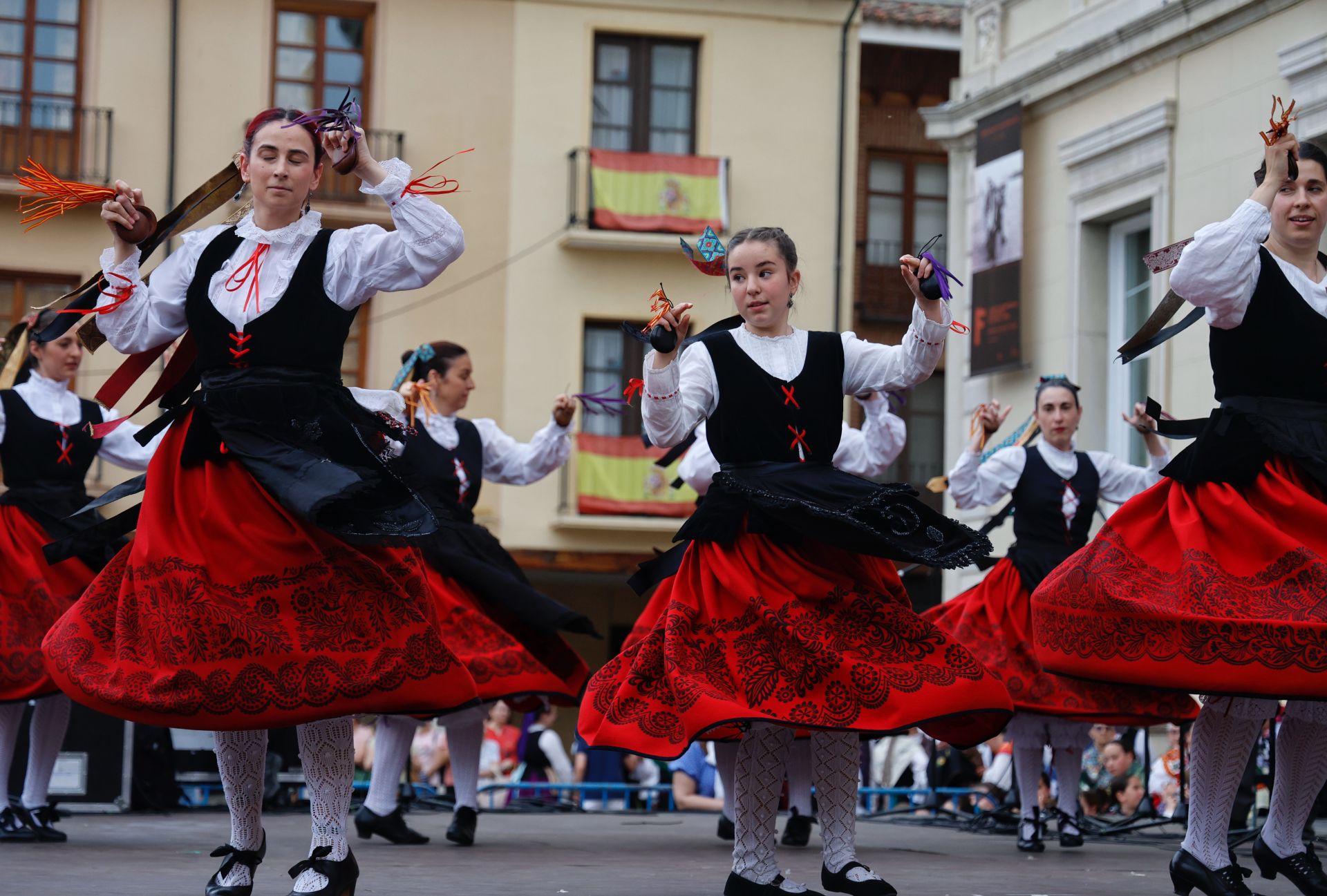 El folclore hace grande a la Feria Chica