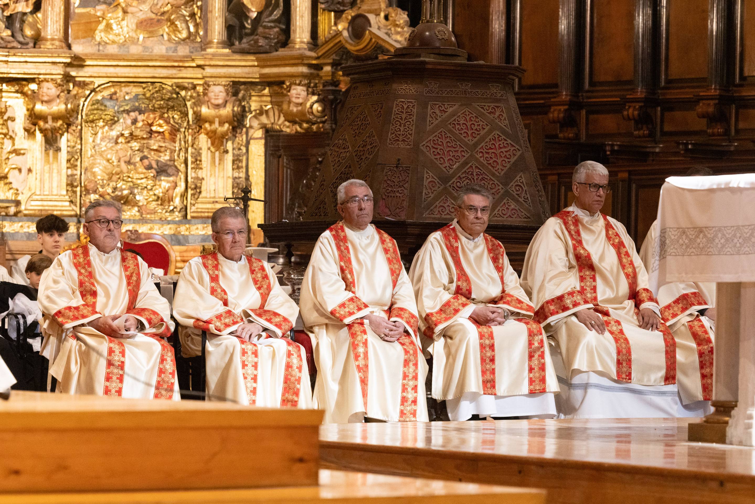 La ceremonia de ordenación de dos nuevos diáconos, en imágenes