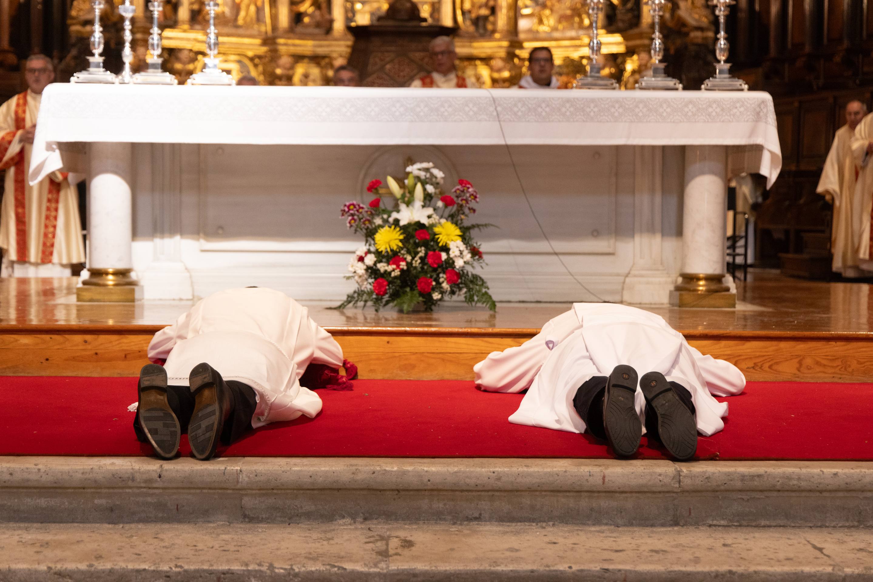 La ceremonia de ordenación de dos nuevos diáconos, en imágenes