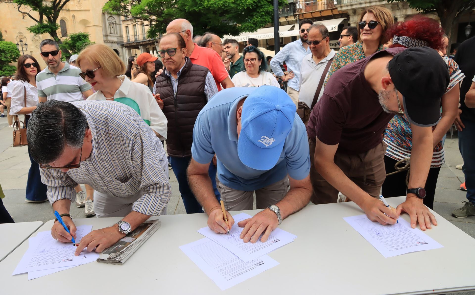 Fotos de la protesta en Segovia contra la supresión de paradas del AVE