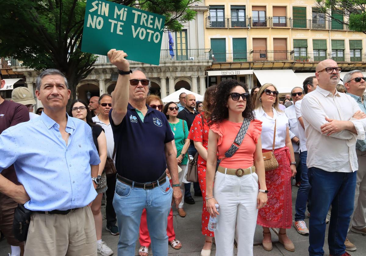 Fotos de la protesta en Segovia contra la supresión de paradas del AVE