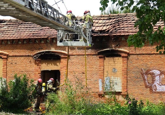 Las imágenes del incendio en la caseta del guarda del canal