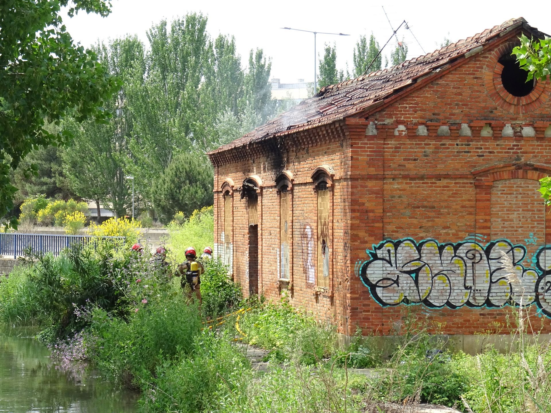 Las imágenes del incendio en la caseta del guarda del canal