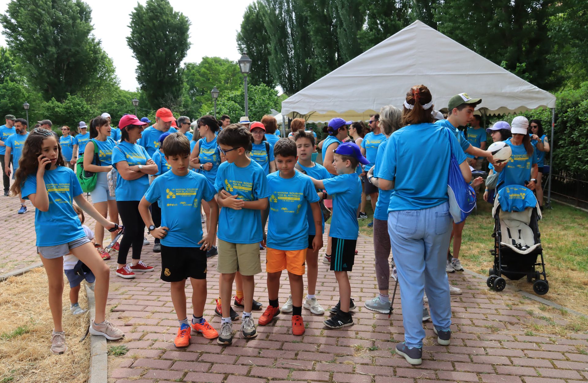 Fotos de la marcha solidaria a favor de Autismo Segovia en Bernuy de Porreros