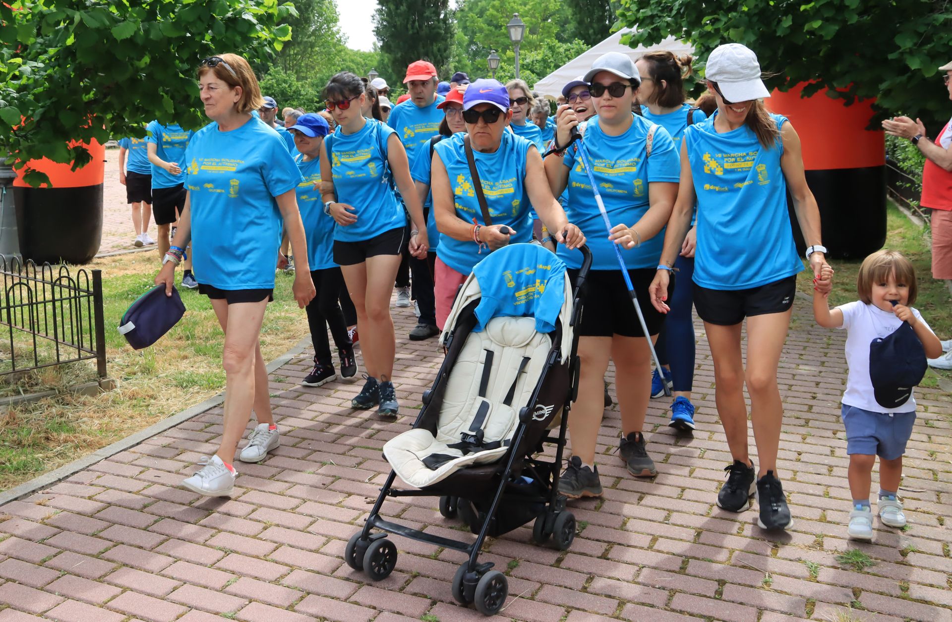 Fotos de la marcha solidaria a favor de Autismo Segovia en Bernuy de Porreros