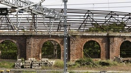 El primer edificio industrial proyectado con forma de herradura