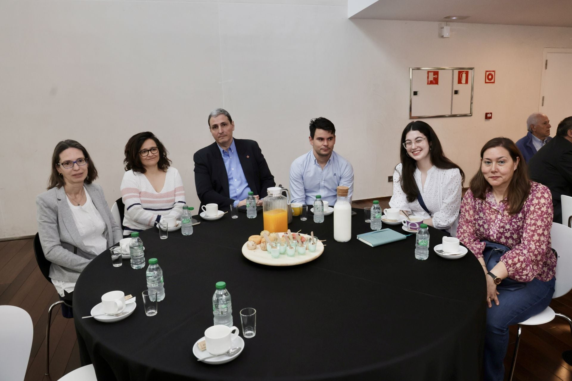 Belén Carro, Dunia Etura y José Vicente Hernández (UVa), Joaquín Guerra (BlabMoney), María Serrano (Profesora) y Estefanía González (Psicóloga)