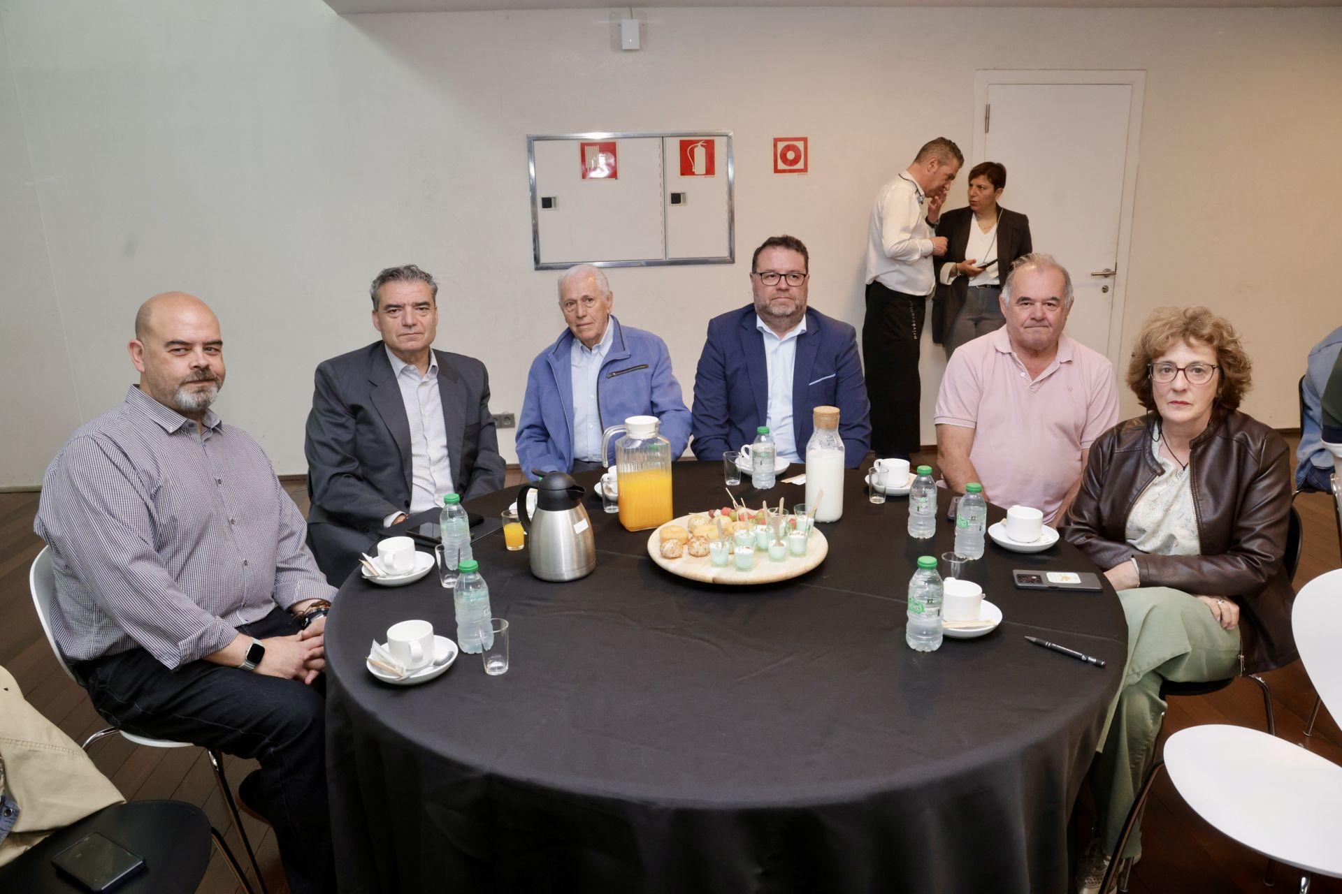 Juan Antonio Romero (RomeroDSG), Miguel Óscar Rivas (CaixaBank), Luis Remesal (Bodegas Reja Dorada), Antonio Palencia (CaixaBank), Pedro Añibarro (Asesor) y Ana Isabel Encinas (Colectivo Acción Solidaria)