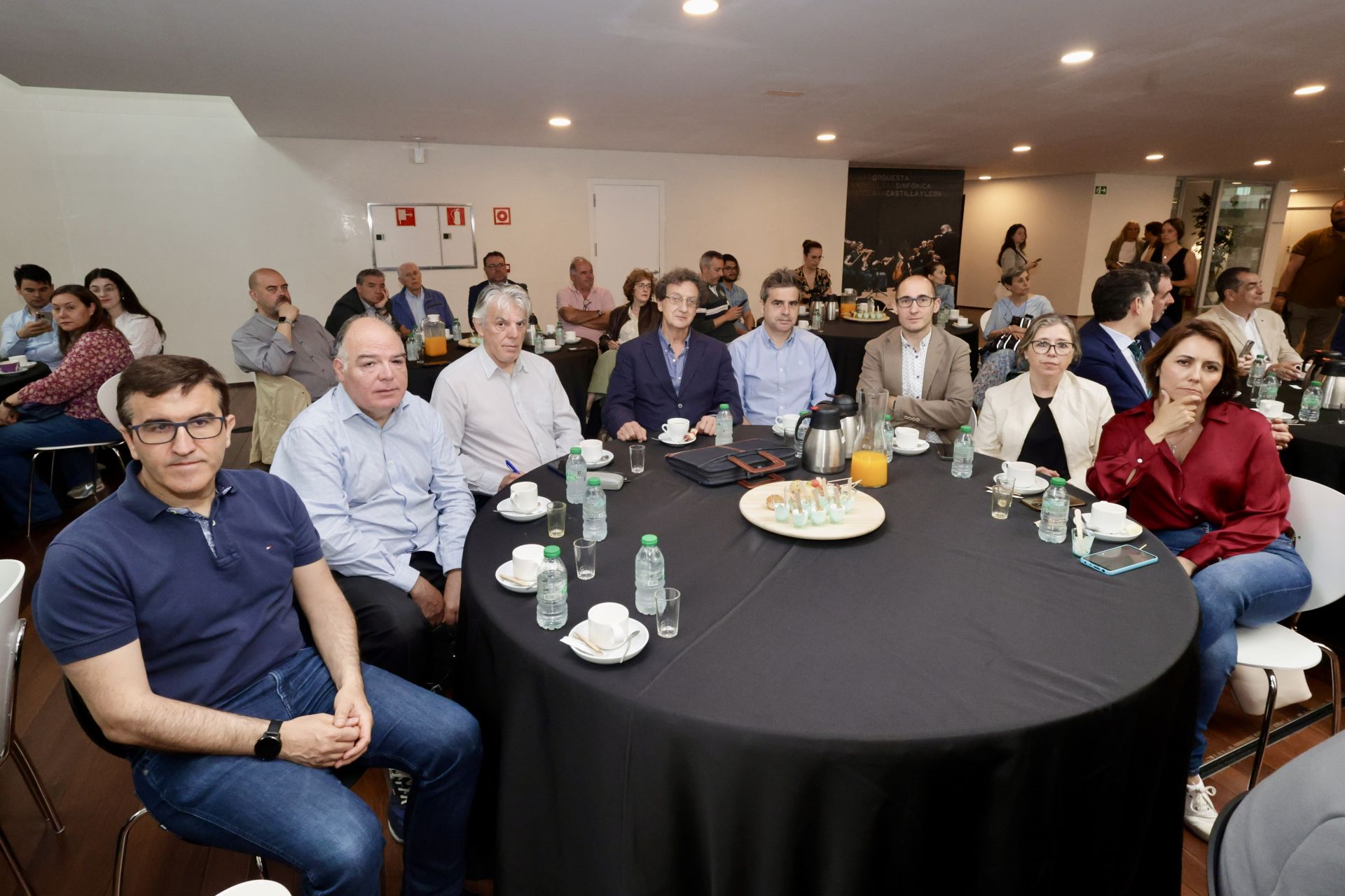 José Luis Marín (Madison), Juan María Romero (Taberna Perejil), Alberto Abad (Formador), José Luis Lara (Lamartín, S.A.), Alberto Guerras (Grupo Labore), Fernando de la Prieta (USAL), Carmen Acebes y Virginia Almanza (Diputación Valladolid, grupo socialista)