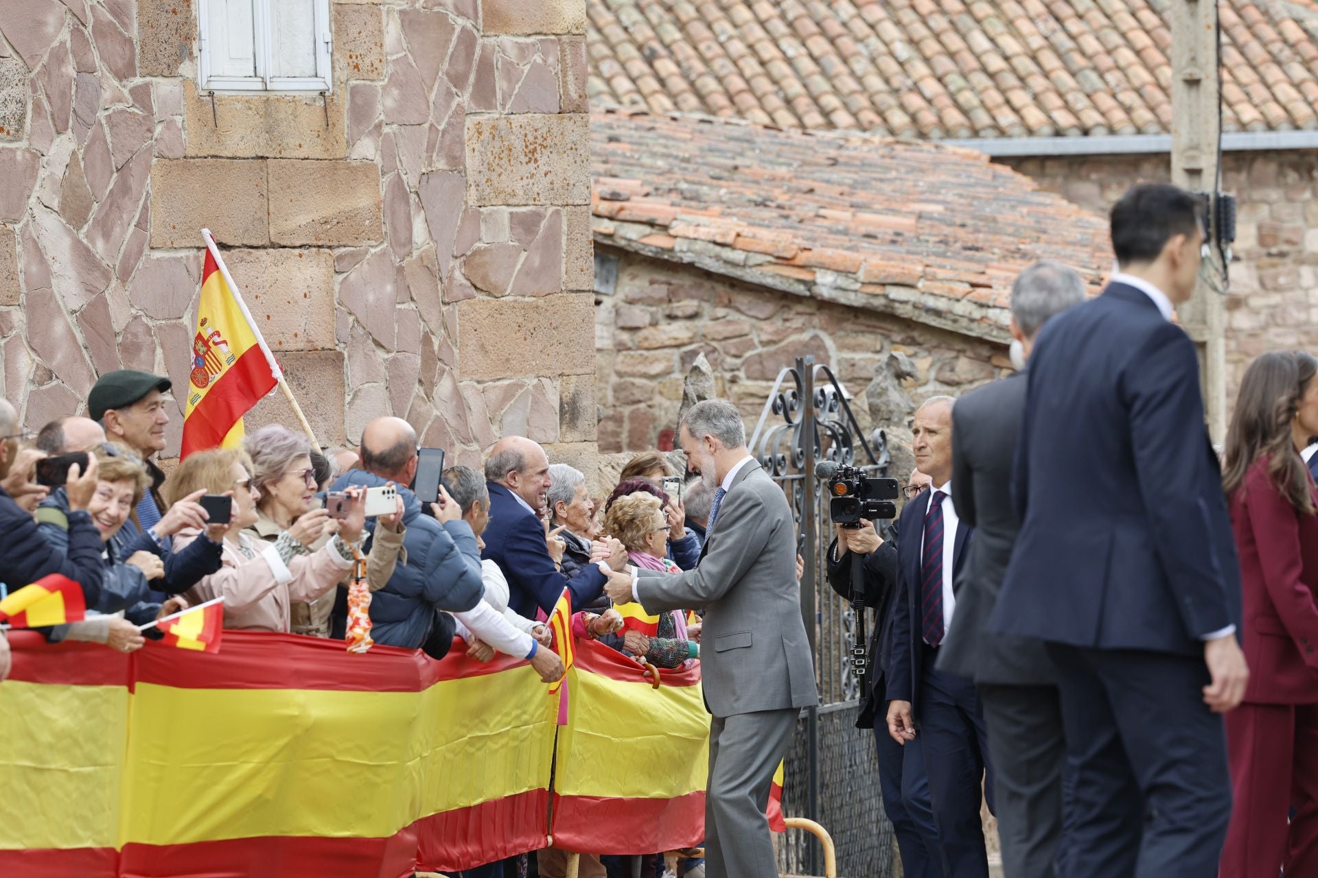 Así han saludado los Reyes a todos los palentinos en Brañosera