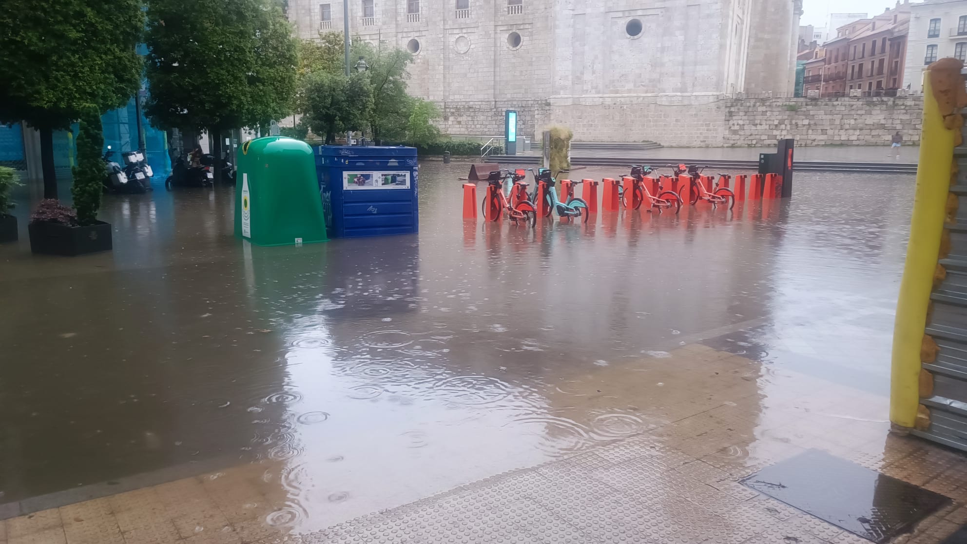 La plaza de Portugalete, inundada.