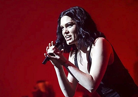 Jessie J durante un concierto.