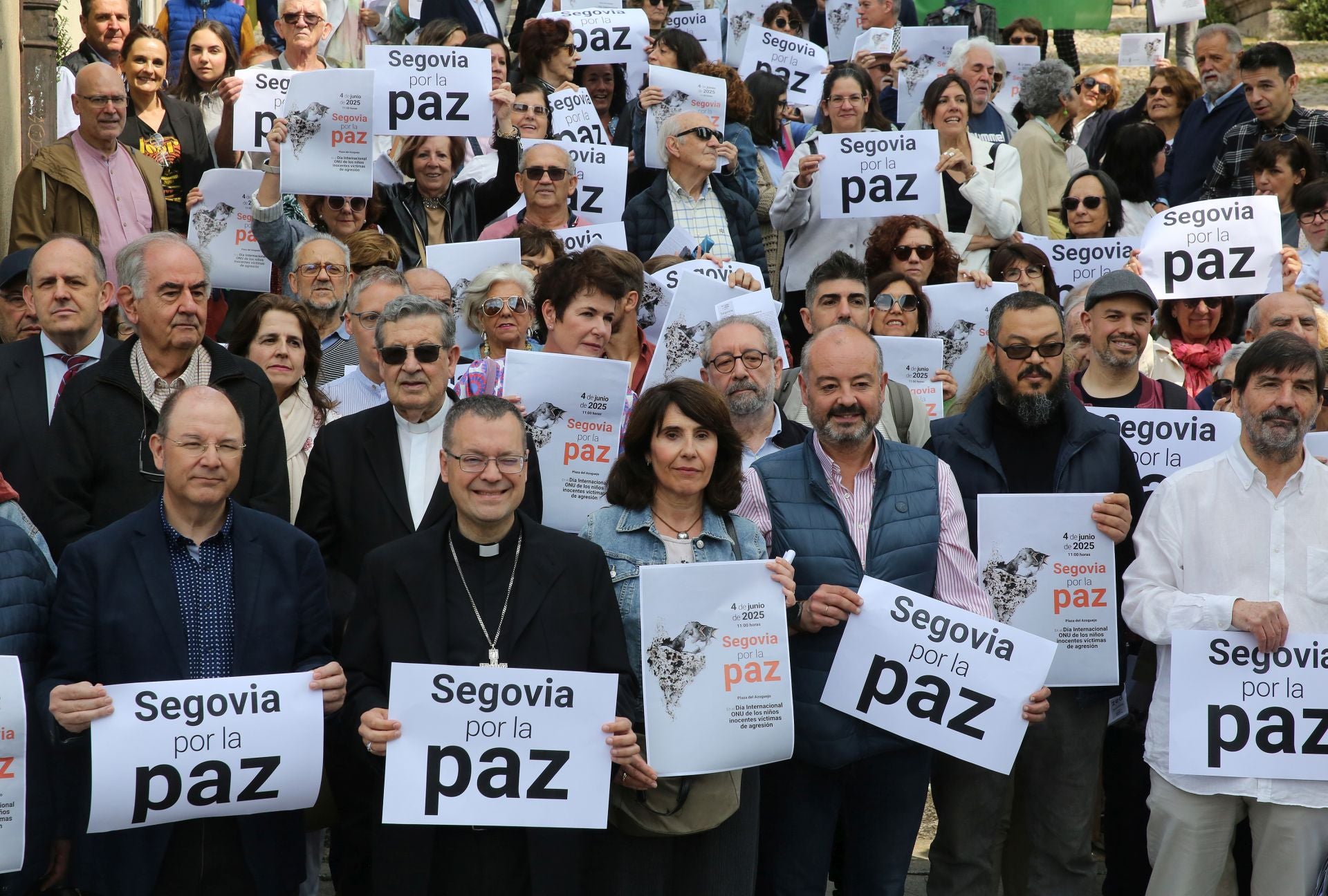 Fotos de la concentración por la paz en Segovia