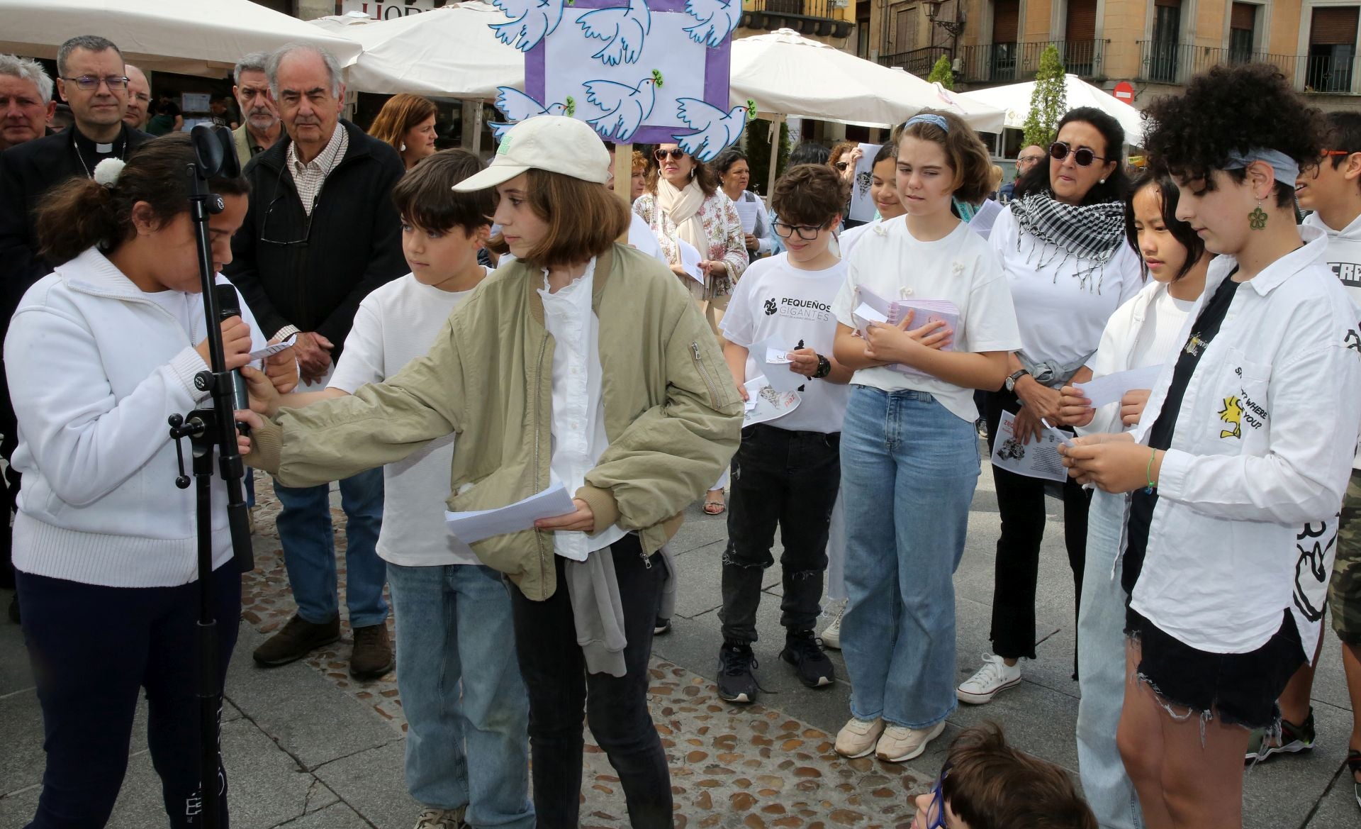 Fotos de la concentración por la paz en Segovia