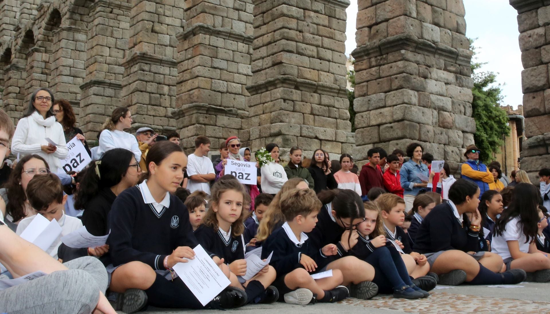 Fotos de la concentración por la paz en Segovia