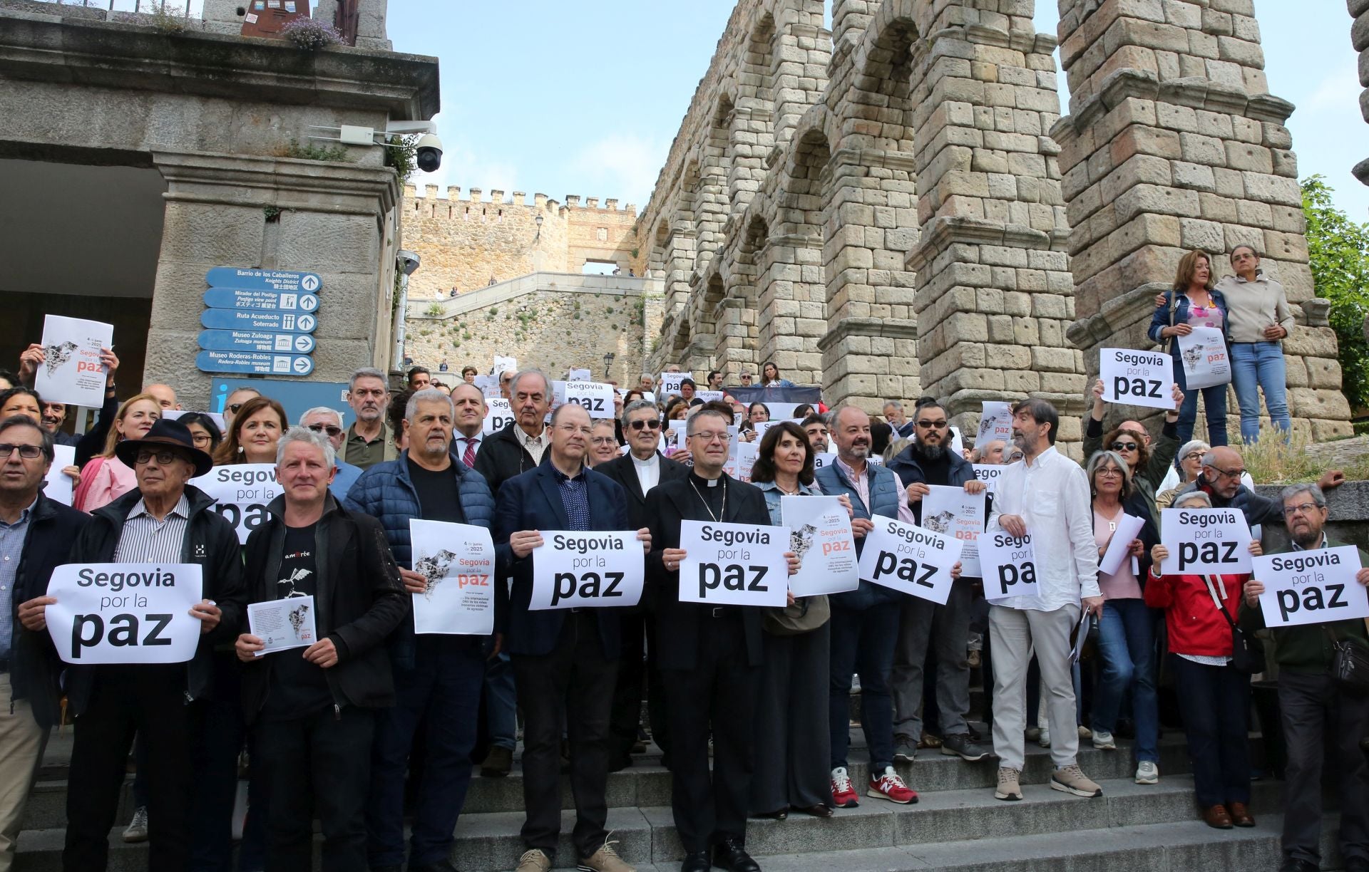 Fotos de la concentración por la paz en Segovia