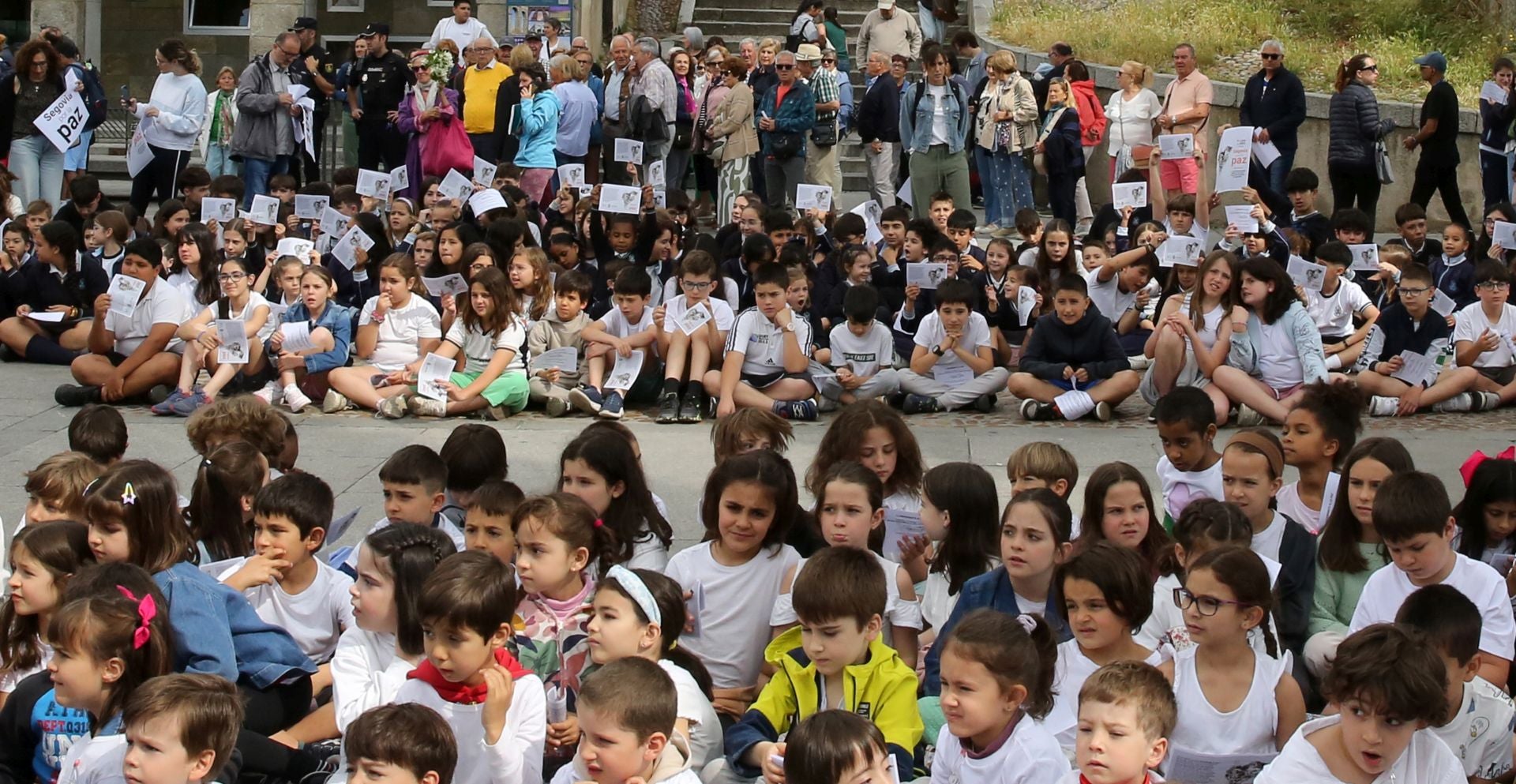 Fotos de la concentración por la paz en Segovia