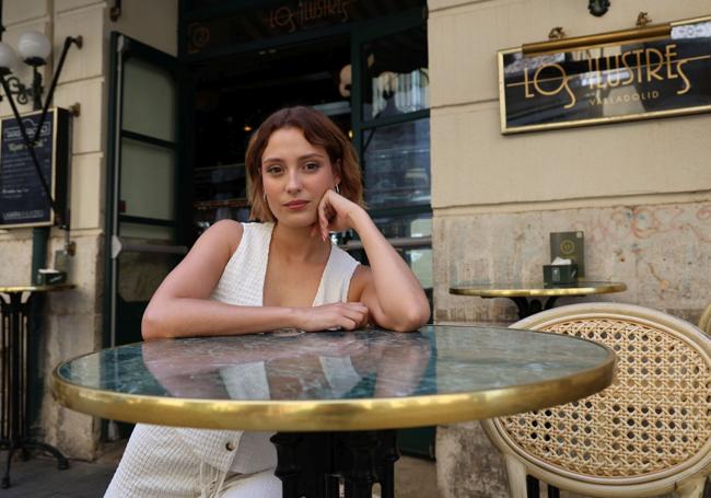 La actriz vallisoletana Ana Garcés en la terraza de Los Ilustres.