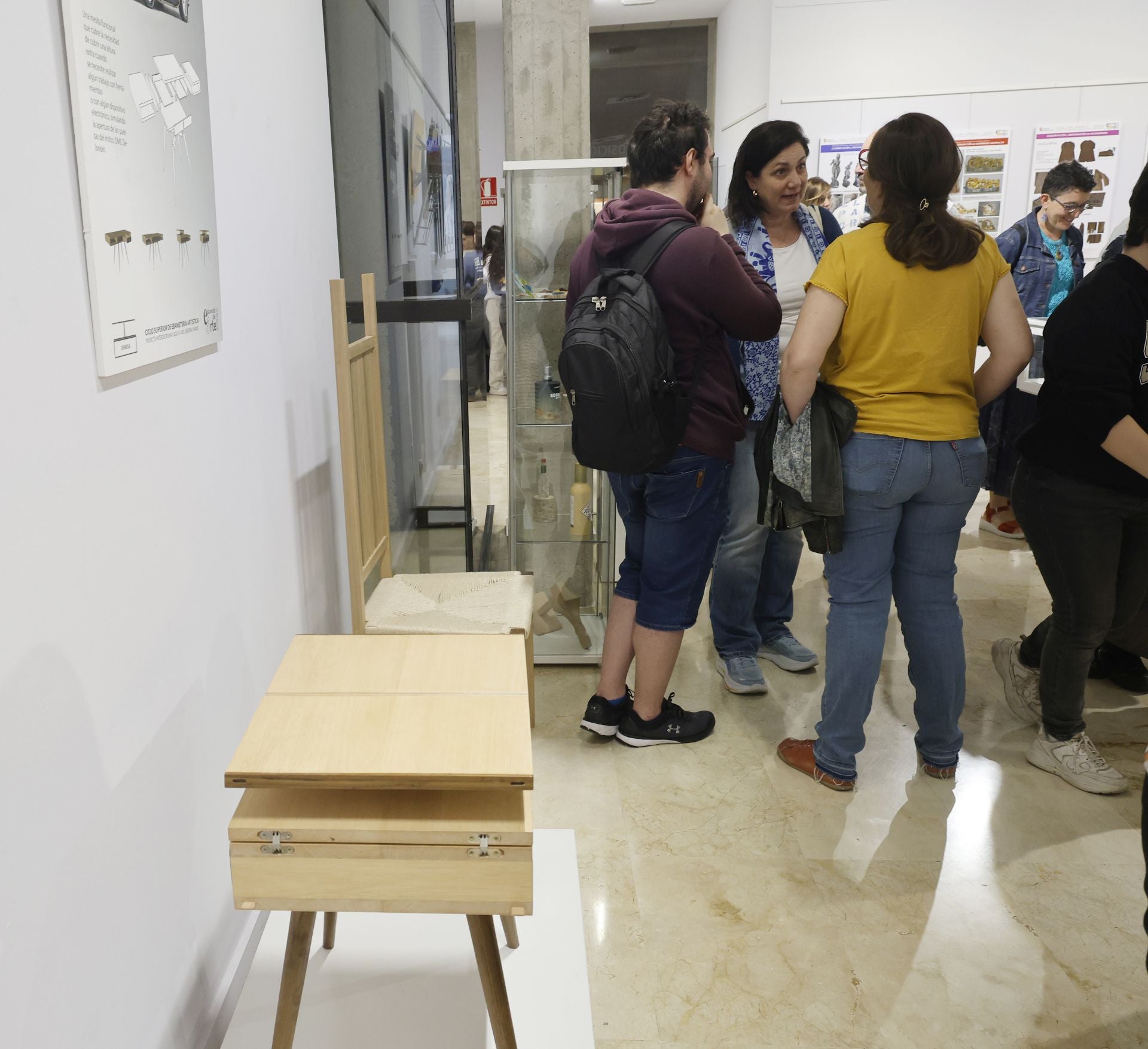 Los trabajos de la Escuela de Arte se exponen en la Biblioteca