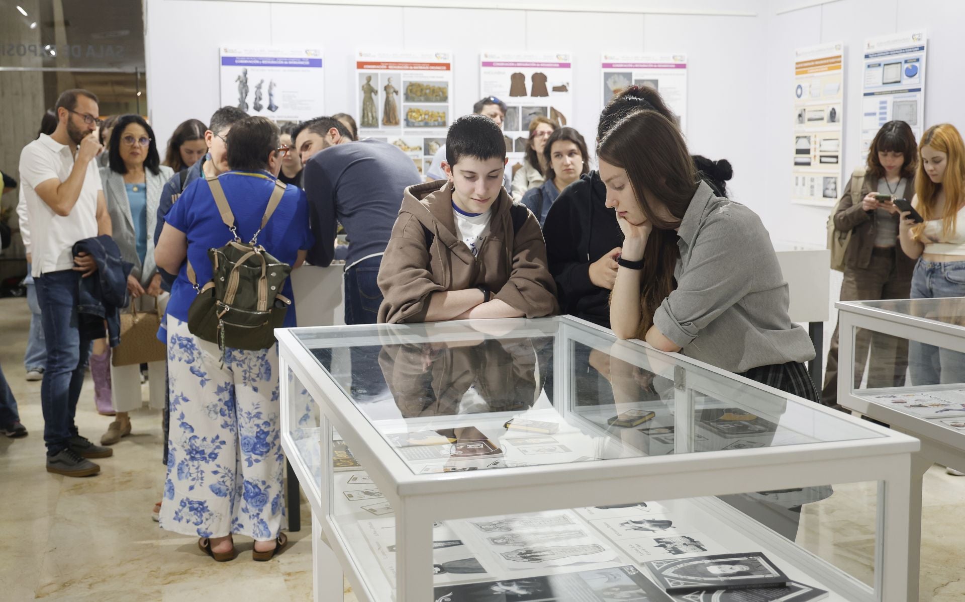 Los trabajos de la Escuela de Arte se exponen en la Biblioteca
