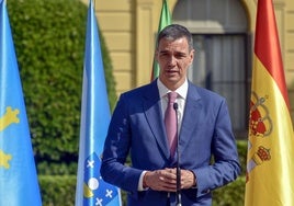 El presidente del Gobierno, Pedro Sánchez, ofrece una declaración institucional durante la Conferencia de Presidentes, en Palau de Pedralbes de Barcelona.