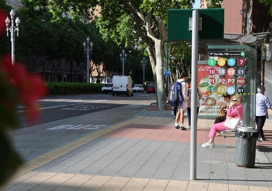 Parada de autobús del Paseo de Zorrilla donde ocurrieron los hechos.