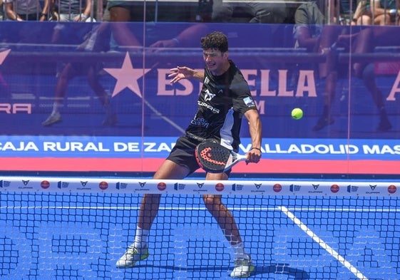 Coello devuelve una bola en una imagen de archivo en la Plaza Mayor.