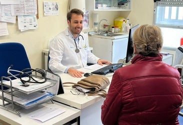 Segovia lanza las redes en toda España para contratar 33 médicos por tres años