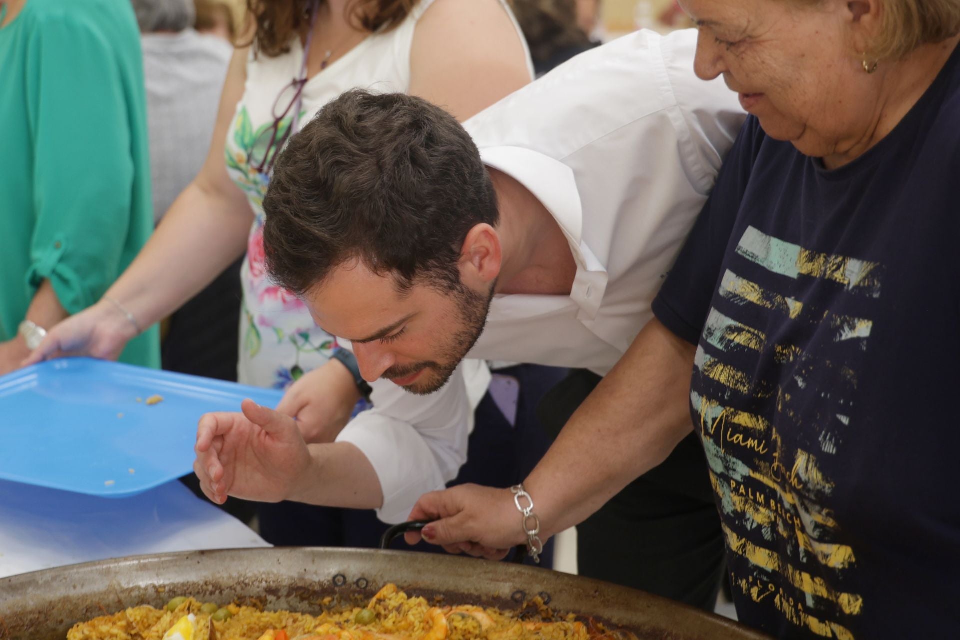 Paellada de hermanamiento entre el Barrio España y San Pedro Regalado