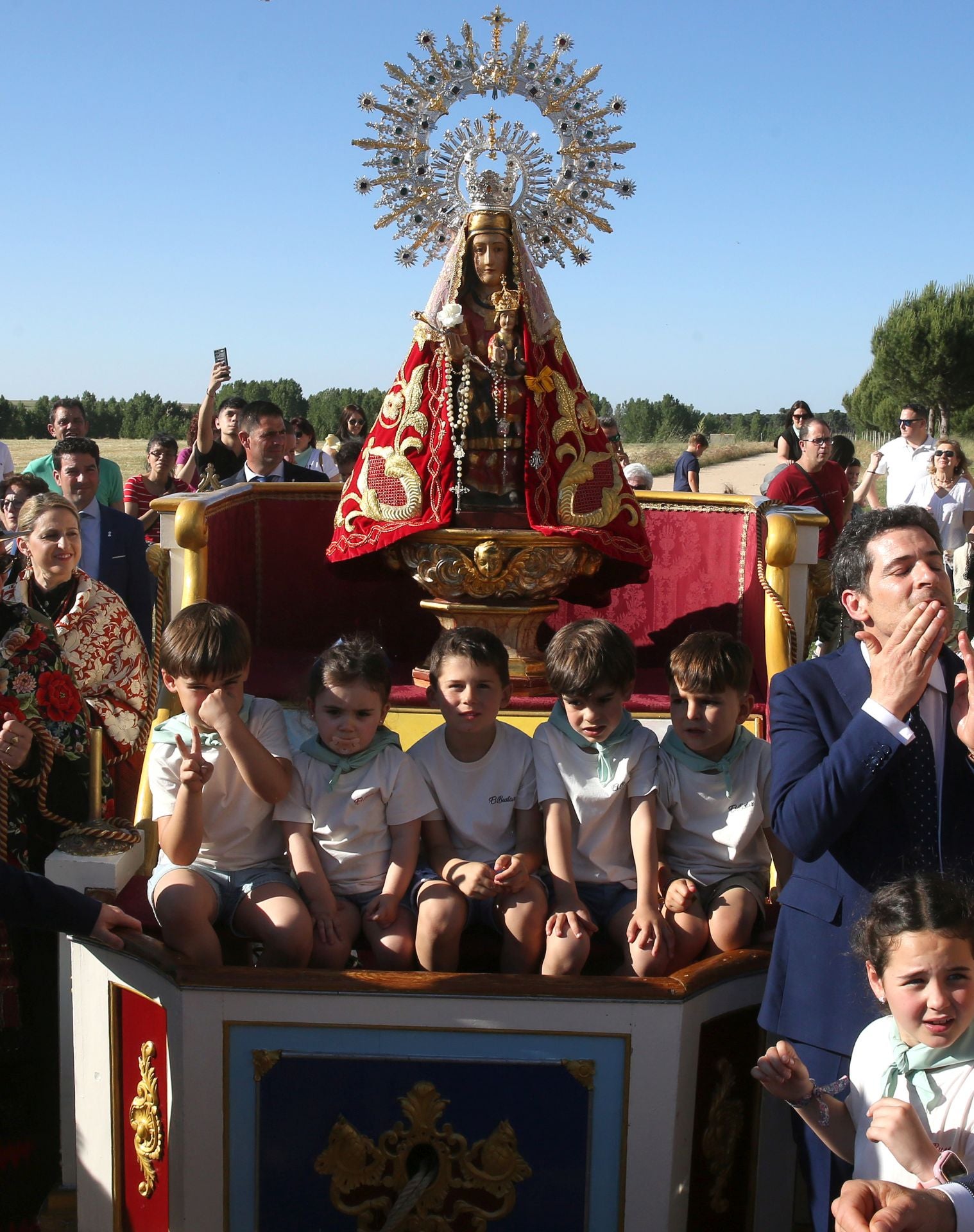 La romería de la Virgen del Bustar, en imágenes