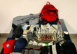 Material incautado durante la intervención policial en la calle Muro en agosto de 2022.