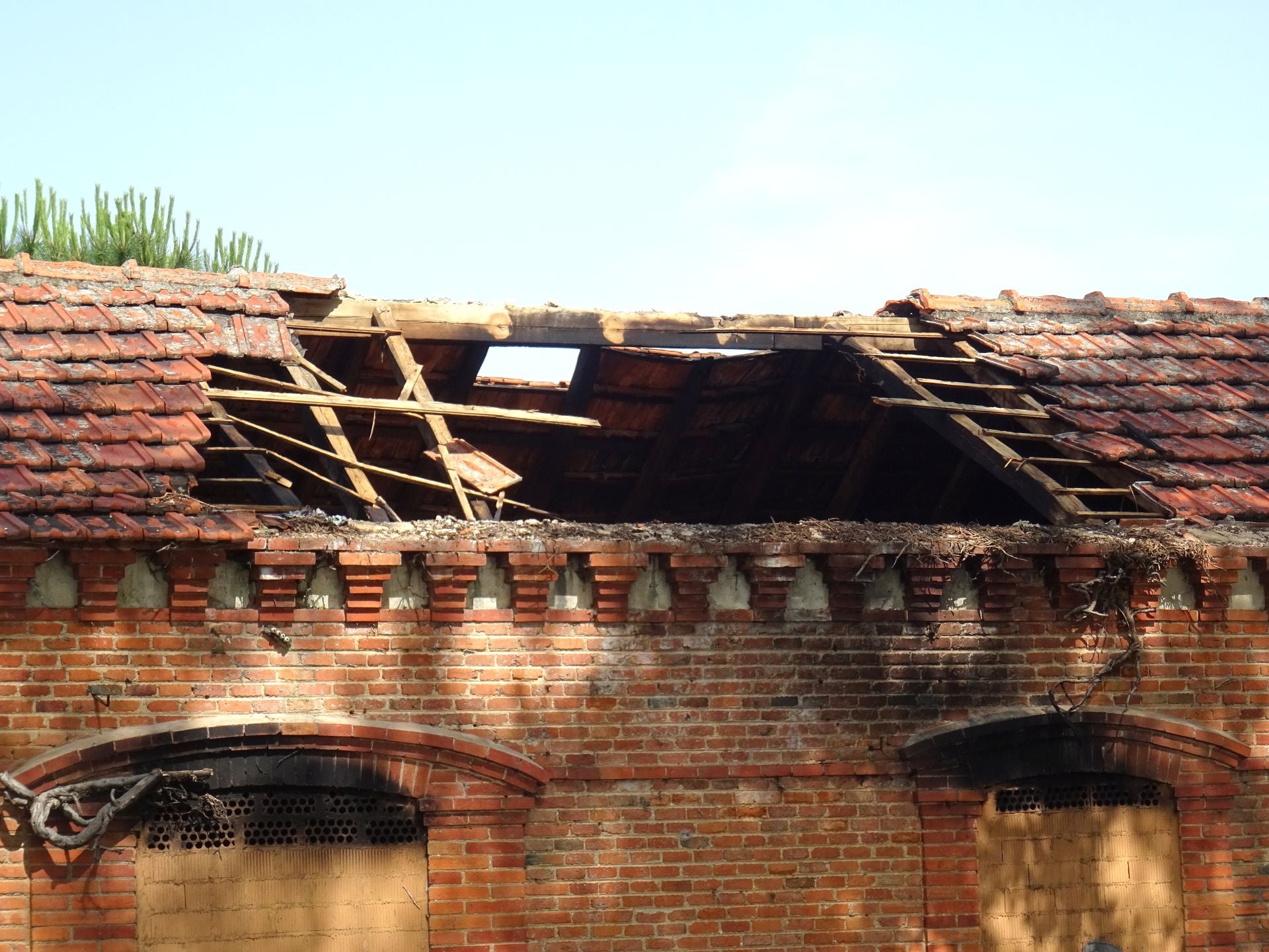 Las imágenes de la casa devorada por las llamas en San Cristóbal