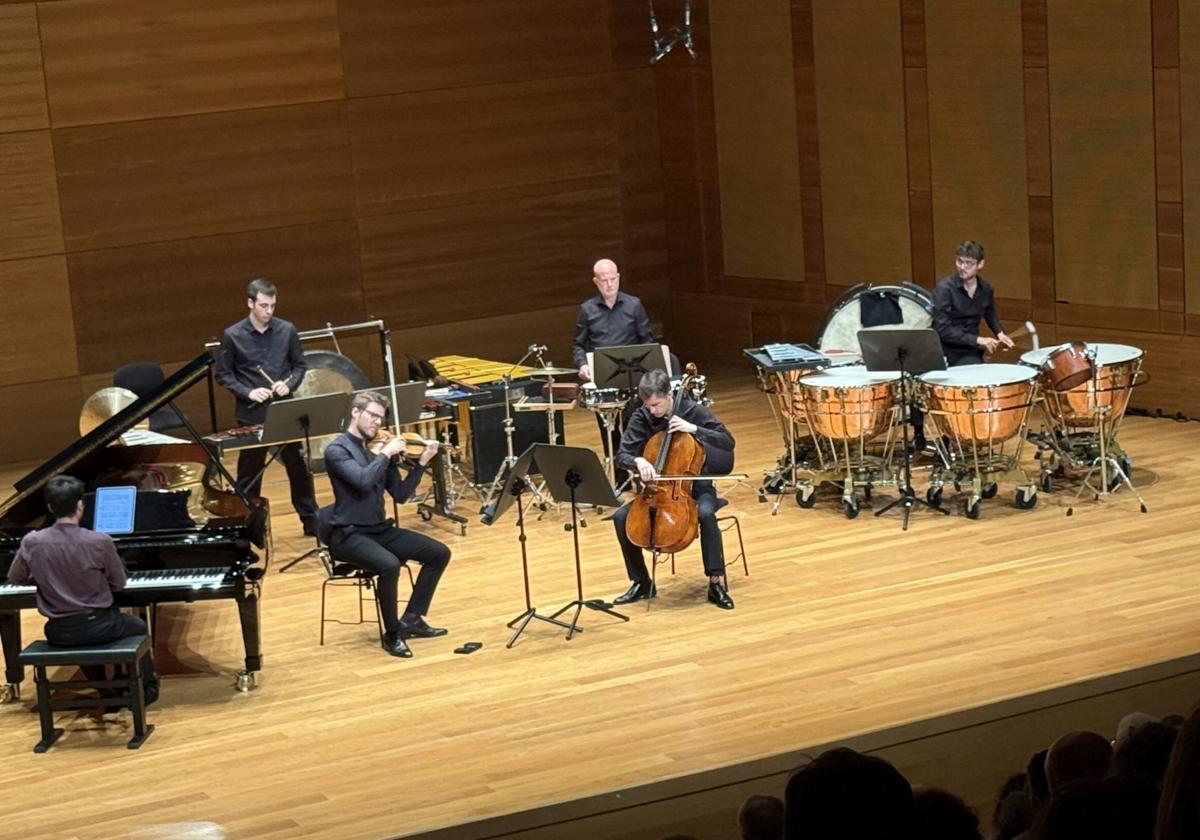 Los músicos, durante el concierto en el Auditorio Miguel Delibes.