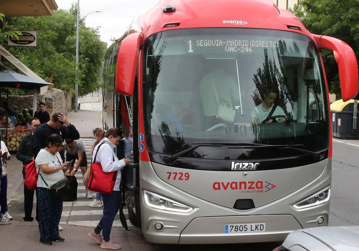 Los conductores de la línea Segovia-Madrid reclaman en los tribunales más de 160.000 euros