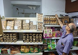 La grieta en la pared del establecimiento del barrio de San Millán.