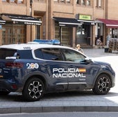Vehículo de la Policía Nacional en Valladolid, en imagen de archivo.