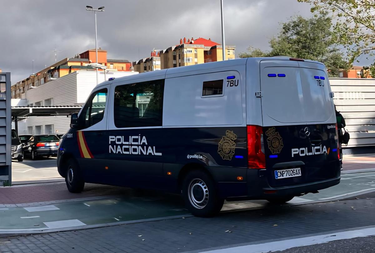 Rompe la cerradura de una puerta en un hotel de Valladolid y baja semidesnudo al vestíbulo