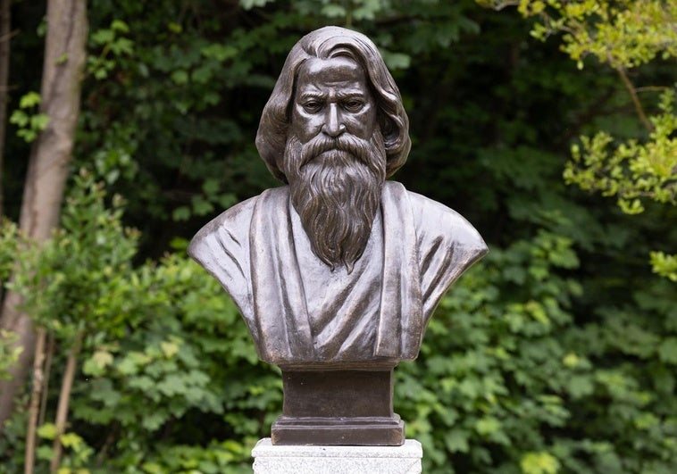 El busto de bronce del escritor Rabindranath Tagore instalado en Campo Grande.
