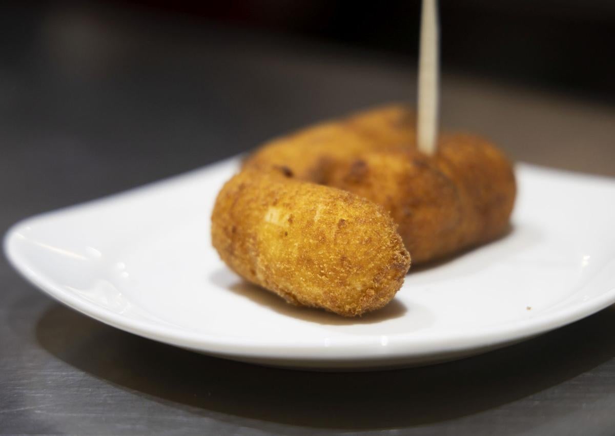 Imagen secundaria 1 - Rafael Muñoz: «Siempre que vengo a Valladolid es obligatorio ir al Ceyjo a comer croquetas»