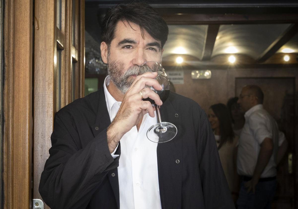Imagen principal - Rafael Muñoz: «Siempre que vengo a Valladolid es obligatorio ir al Ceyjo a comer croquetas»