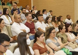 El hospital despide a 28 residentes y recibe a la nueva promoción, con todas las plazas cubiertas