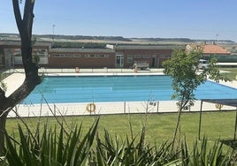 Piscina municipal de Portillo, ya lista para su apertura.