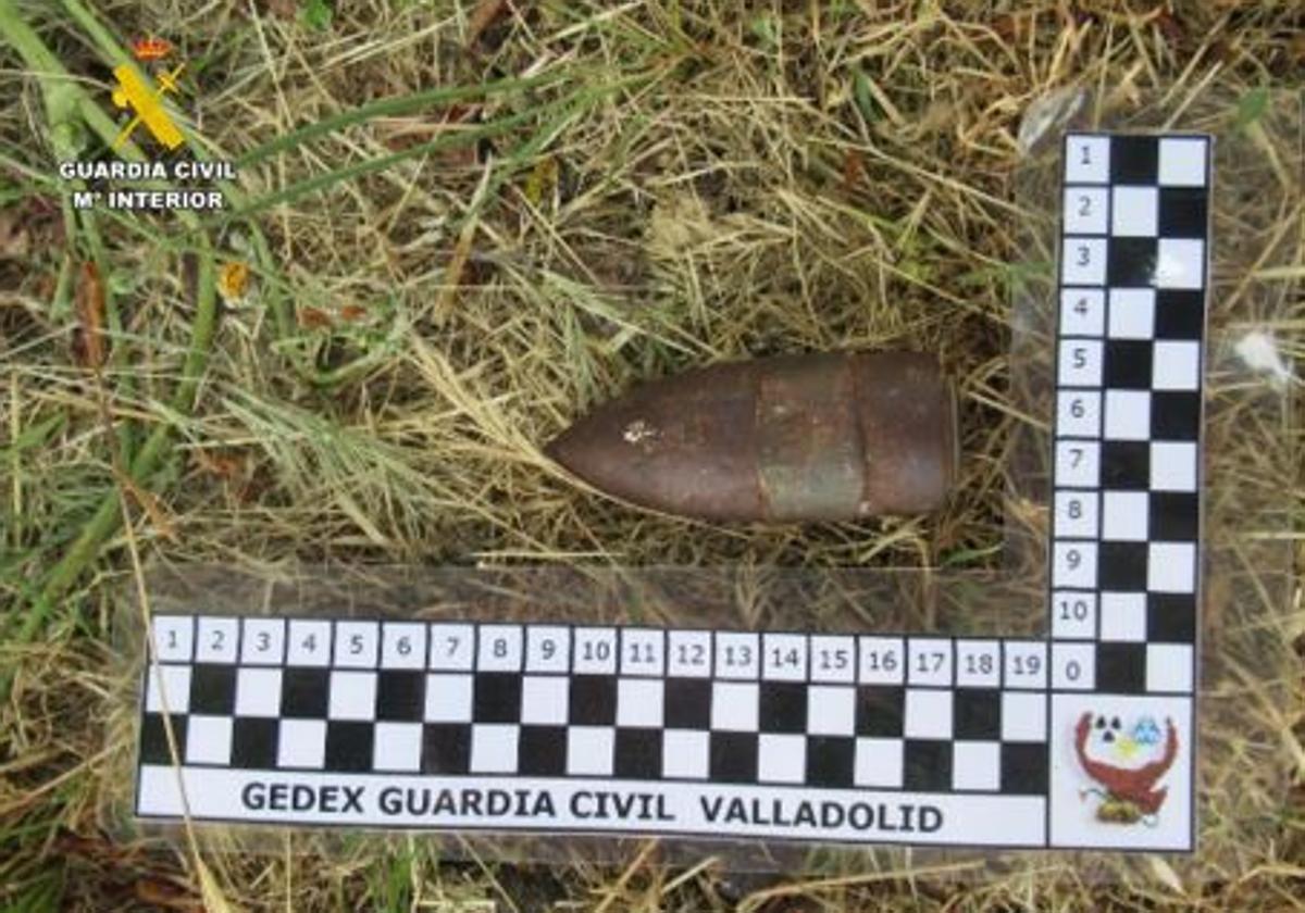 La Guardia Civil destruye un proyectil de artillería en Cogeces del Monte